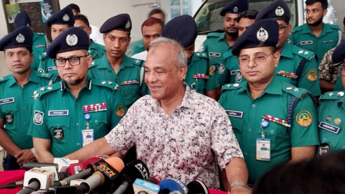 স্বরাষ্ট্র উপদেষ্টা লেফটেন্যান্ট জেনারেল (অব.) মো. জাহাঙ্গীর আলম চৌধুরী