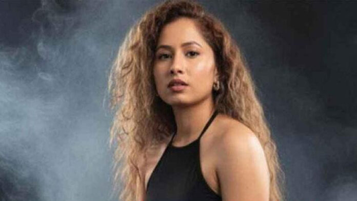 নেপালের শ্রোতাপ্রিয় সংগীতশিল্পী নীতু পাউডেলে